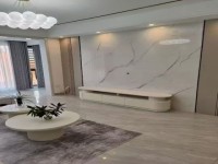 友阿旁四室电梯房带家具